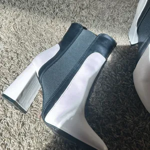 Yo‎ Ki Creme Black Wedge Boots Size 5.5 thumbnail 6