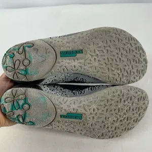 Merrill Synthetic Round Toe Flat in Grey‎ Size 6.5 thumbnail 11