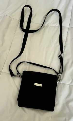BAGGALLINI Black Water-Resistant‎ Nylon Lightweight Pocket Town Crossbody Bag thumbnail 1