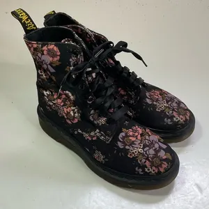 Dr. Martens Floral Canvas‎ Beckett Lace Up Boots Size 6 thumbnail 1