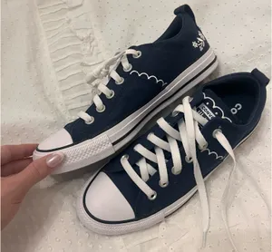 Converse low chuck embroidered size 8 thumbnail 2