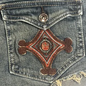 Baccini Embroidered Blue Frayed Hem Stretch Denim Jean Shorts Women Size 8P thumbnail 7