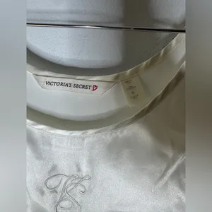 Vintage Made In‎ USA Victoria’s Secret White Satin Sleeveless Top VS Embroidered thumbnail 4
