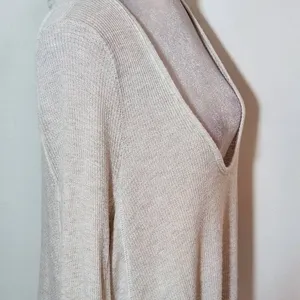 Free People We the Free Oatmeal Distressed Long Sleeve Scoop Neck Top Size Medium thumbnail 4