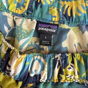 Patagonia Barely Baggies Tropical Women's Shorts Size Large thumbnail 4