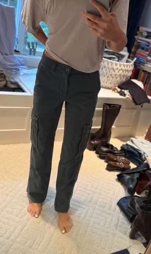 TNA Aritzia Cargo Pants Size 0 Charcoal Gray NWOT thumbnail 1
