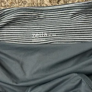 Zella Grey Workout Running Shorts Sz XL thumbnail 7
