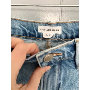 Good American Light Wash Denim 90s Cut Off Distressed Raw Hem Summer Shorts 4 thumbnail 3
