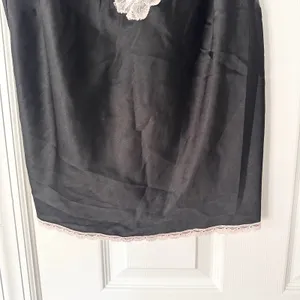 Victorias Secret Black Satin Lace Trim Adjustable Strap Vintage Y2K Neglige Tank thumbnail 3