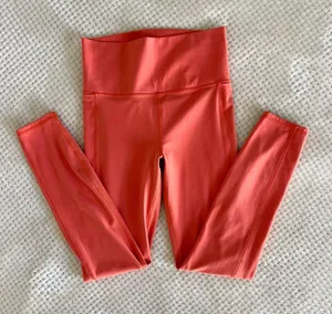 Vuori Women's Coral Leggings thumbnail 2