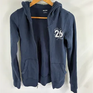 NWT Hollister Class of 26 Senior Graduation Full Zip Hoodie Size Small thumbnail 2