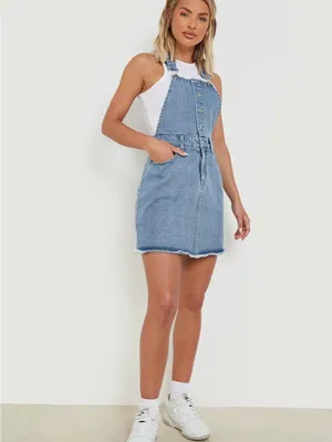 boohoo Washed Blue Denim Overall Pinafore Dress thumbnail 2