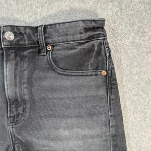 American Eagle Highest Rise 90's Boyfriend Jean Shorts Size 6 Black Denim Stretc thumbnail 3
