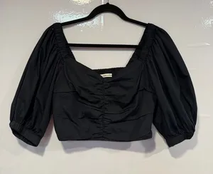 Black‎ puff sleeve Abercrombie and Fitch crop top thumbnail 1