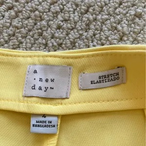 A New Day Bright Yellow Pleated Shorts High Rise Tailored Size 4 Pocket Like New thumbnail 6