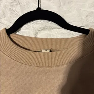 Amazon essentials crème cropped crew size M Tan Size M thumbnail 2
