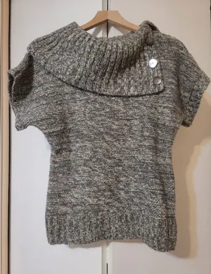 Gray Women's T Shirt Sweater Size L thumbnail 1