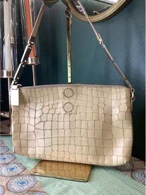 Banana‎ Republic Cream Croc Embossed Leather Baguette Shoulder Bag Gold Hardware thumbnail 1