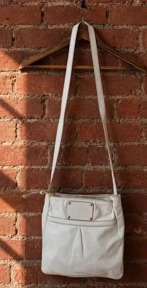 Marc by Marc Jacobs White Leather Crossbody Bag – Classic Q Style thumbnail 1