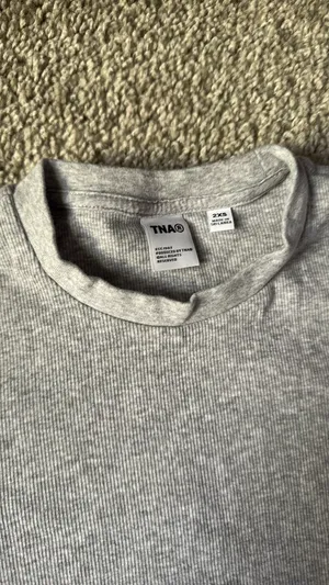 TNA Ribbed Waist Aritzia T-Shirt thumbnail 3