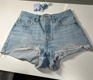 Levis Premium 501‎ Original Shorts Light Wash Distressed Cut Off W27 56327-0086 thumbnail 1
