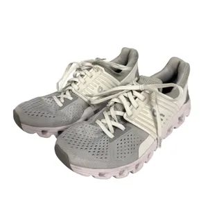 ON Cloudswift Women's Sneakers in White/Gray, Size 8.5 thumbnail 2