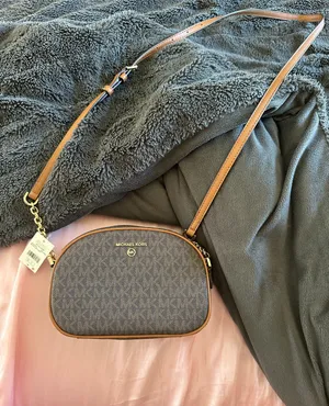 Michael Kors Crossbody thumbnail 1
