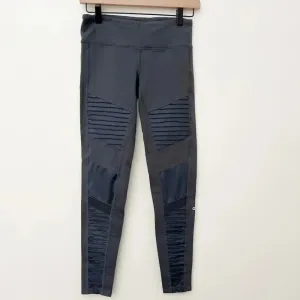 ALO YOGA‎ Moto Leggings in Anthracite Grey thumbnail 2