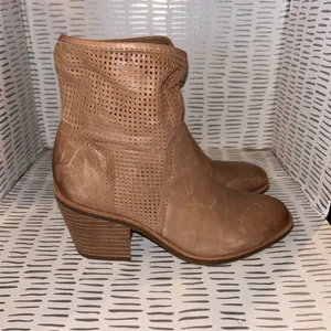 Sofft Chantey Tan Leather Perforated Ankle Boots Womens‎ Size 7M Zip Booties thumbnail 4