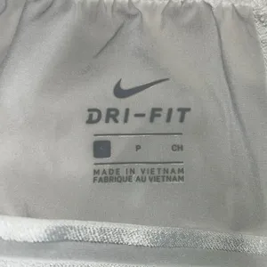 Nike White Athletic Shorts Moisture-Wicking Elastic Waistband thumbnail 3