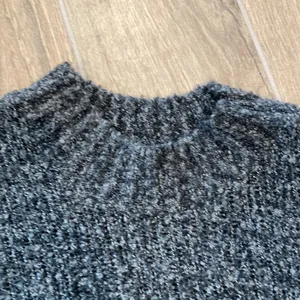 Sweater thumbnail 2