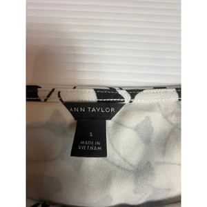 Ann Taylor Black White Ginkgo Leaf Print Ruffle Sleeve‎ Top Blouse Size S thumbnail 4
