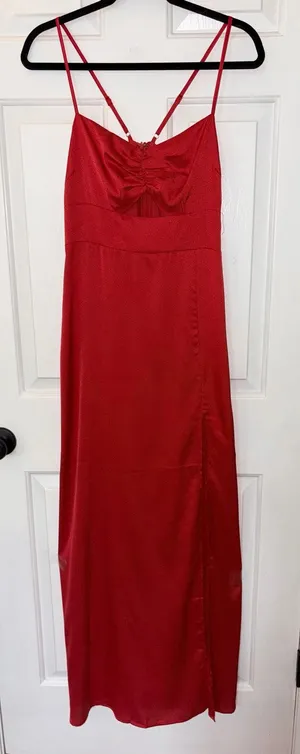 Lulus Renata Red Embossed Print Satin Keyhole Slit Adjust Maxi Dress Size M thumbnail 1