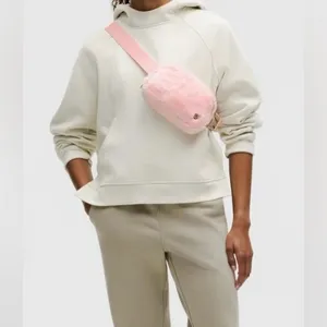 Lululemon NWT Everywhere Belt Bag Plush Fleece Strawberry Milkshake Pink 1L thumbnail 5