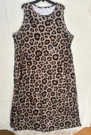 NWOT Plus size leopard maxi dress, pockets, soft satin stretchy material 4X thumbnail 1