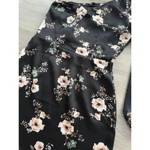 Abercrombie & Fitch Women's One Shoulder Black Satin Floral Mini Dress Size XS thumbnail 7