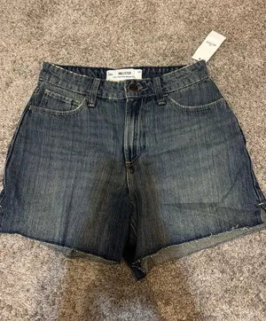 Hollister Curvy High-Rise Shorts thumbnail 1