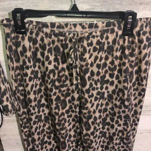 Victoria’s Secret cheetah print pajamas set animal print size medium lounge wear thumbnail 7