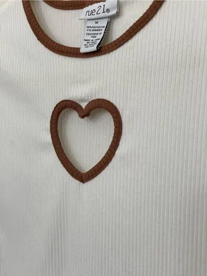 Rue 21 Baby Doll Top Heart Cut Out Size M White Ribbed Brown Trim Y2K 2000s thumbnail 9