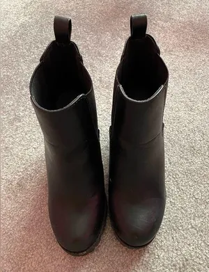 Soda NWOT Suede Heeled Boots thumbnail 1