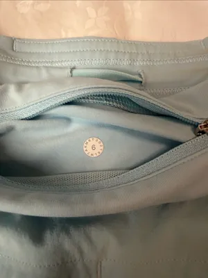 Lululemon Hotty Hot shorts Light Blue sz 6 thumbnail 4