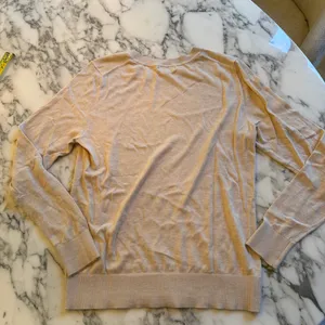 EUC QUINCE Lightweight Cotton Cashmere Crew Sweater - small hole customer return thumbnail 3