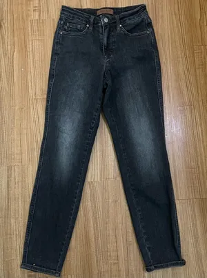 Judy Blue Black Washed Straight Leg Jeans thumbnail 1