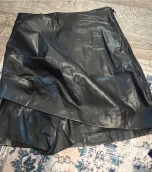 Zara Black Faux Leather Asymmetric Mini Skirt thumbnail 1