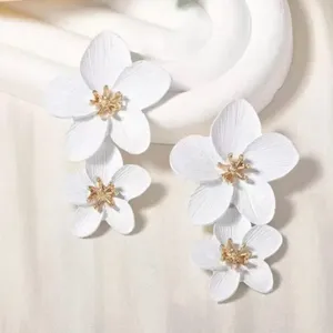White & Gold Vintage Inspired Floral Dangle Earrings with Gold Accents NWT thumbnail 5