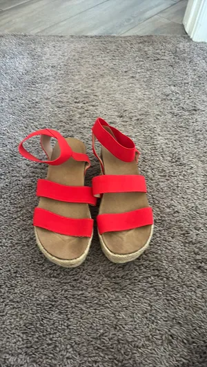 Time and Tru Sandals Platform thumbnail 3