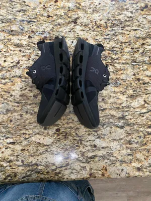 On Running women’s Black and Gray Sneakers thumbnail 2