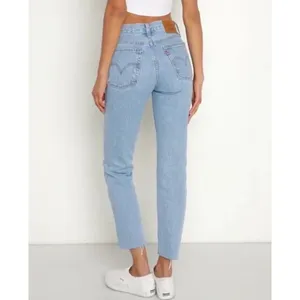 Levi's Wedgie Straight Jeans Women's 26 Light Wash Raw Hem High Rise Denim‎ thumbnail 2