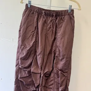 PacSun Mauve Brown Nylon Parachute Pants Wide Leg Streetwear MB7338 Small thumbnail 5