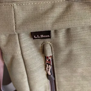 LL Bean Sage Green Crossbody Travel Bag Adjustable Strap Organizer Pocket thumbnail 2